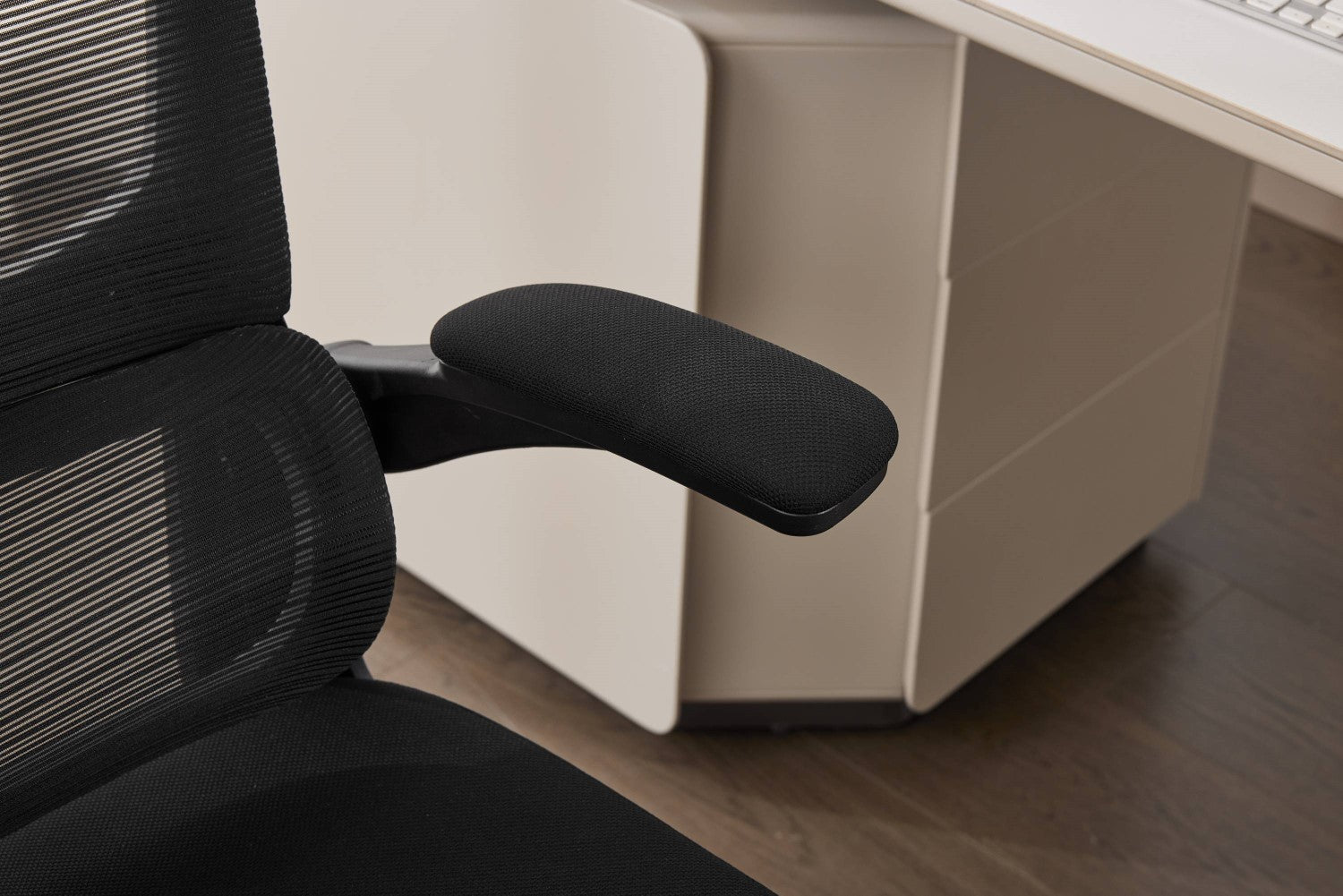 Supreme Mesh Black Office Chair