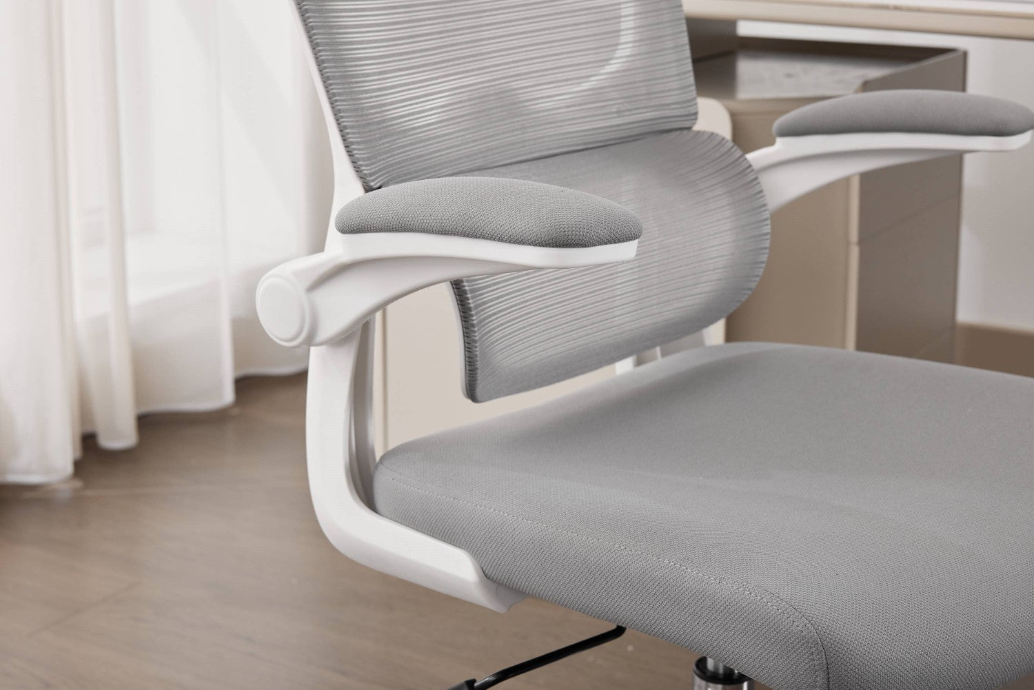 Supreme Mesh Grey White Office Chair