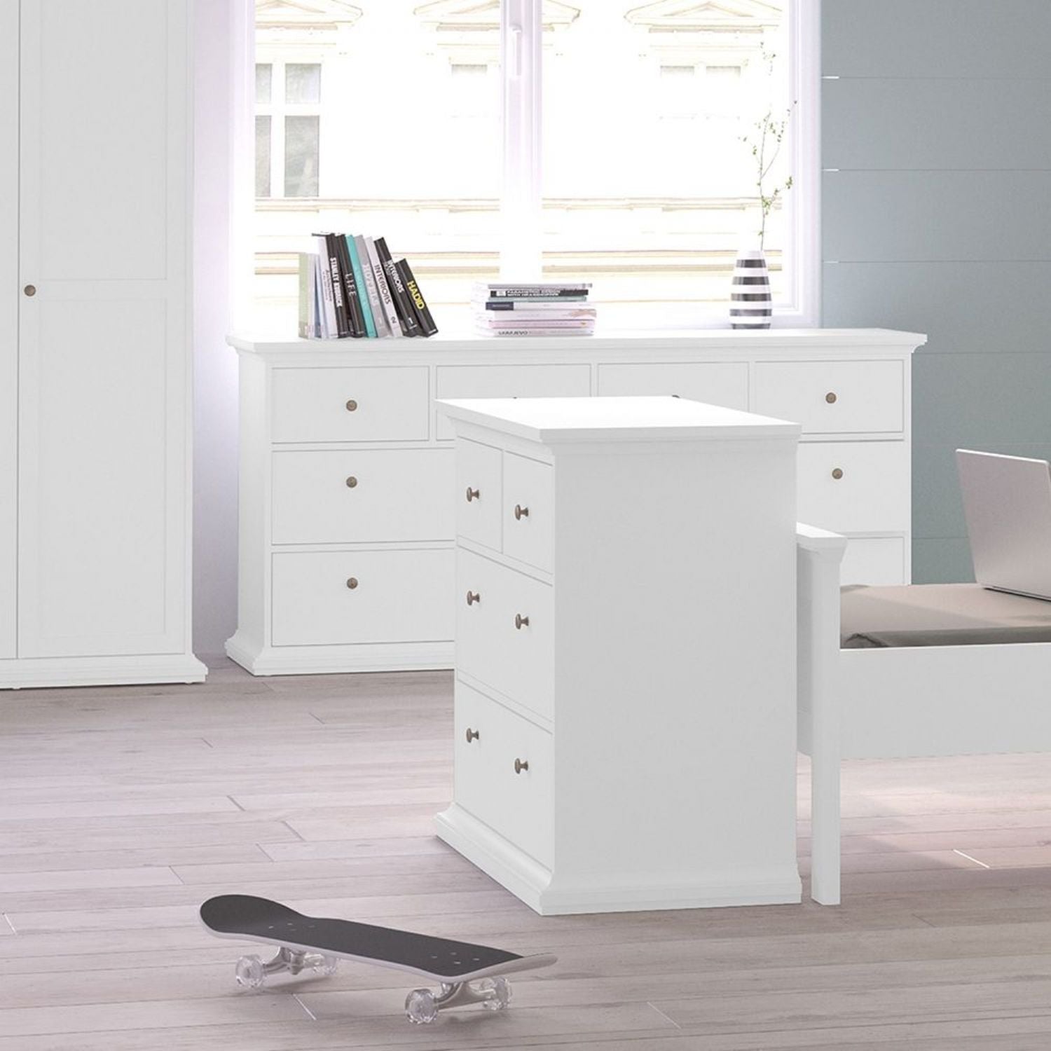 Modern White Chest of 4 Drawers