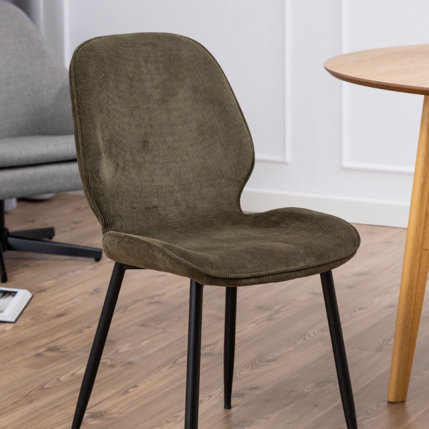Nagano Round Dining Table in Oak includes 4 Femke Dining Chair in Olive Green