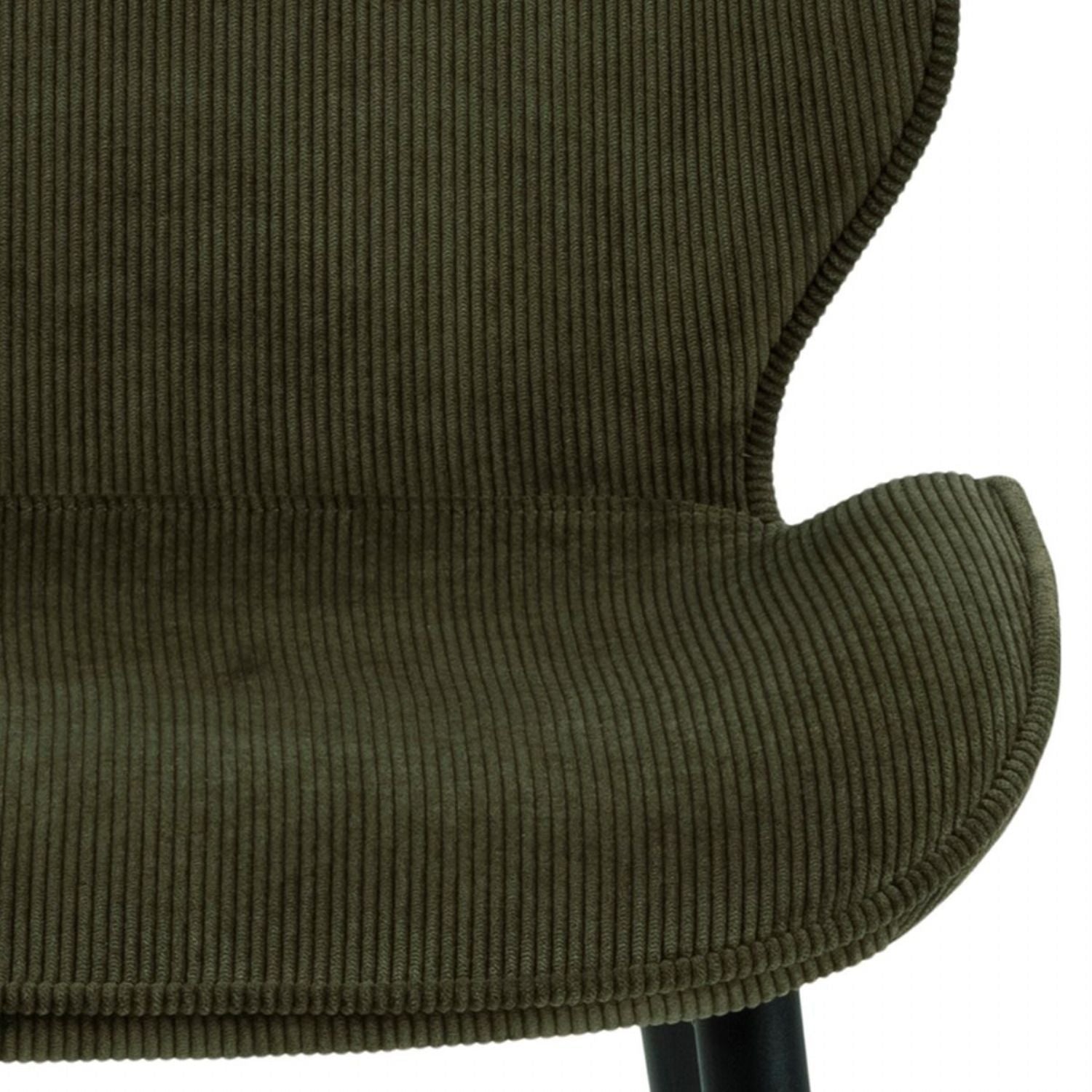 Nagano Round Dining Table in Oak includes 4 Femke Dining Chair in Olive Green