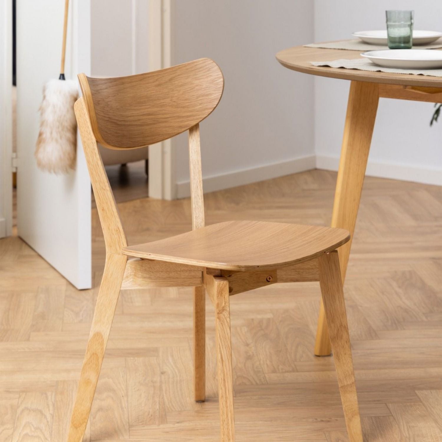 Roxby Round Dining Table in Oak 140x76cm includes 4 Roxby Dining Chairs in Oak