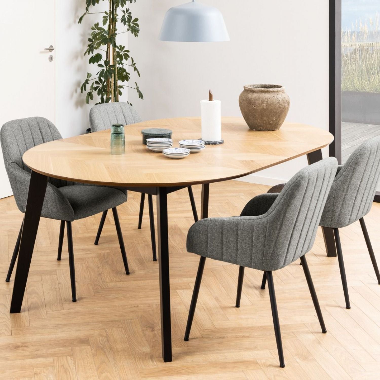 Georgetown Round Dining Table in Oak and Black