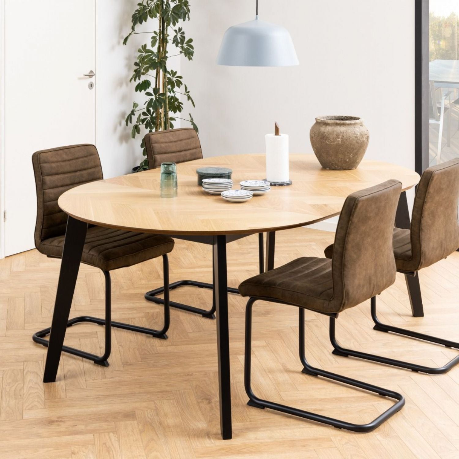 Georgetown Round Dining Table in Oak and Black