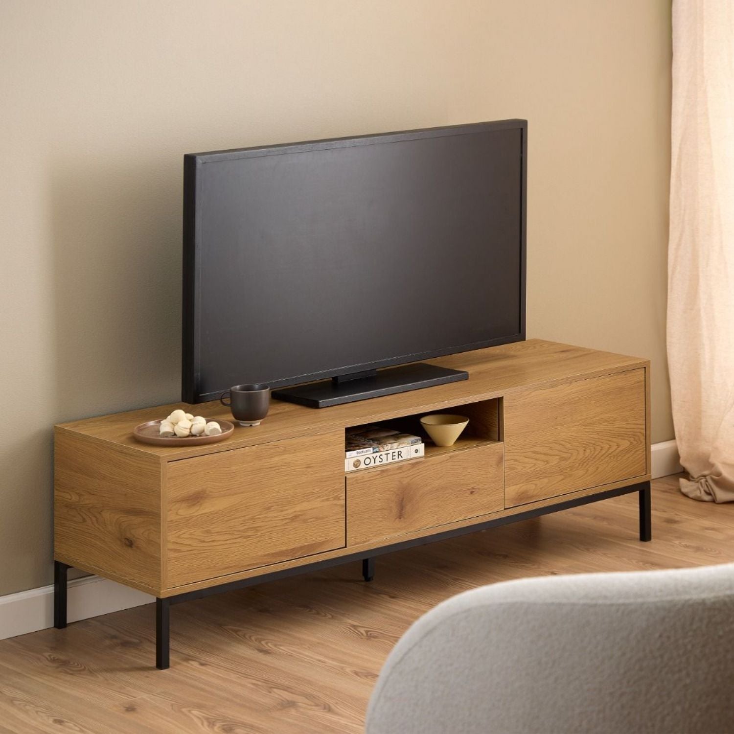 Seaford TV Unit 2 Doors 1 Drawer in Matt Wild Oak