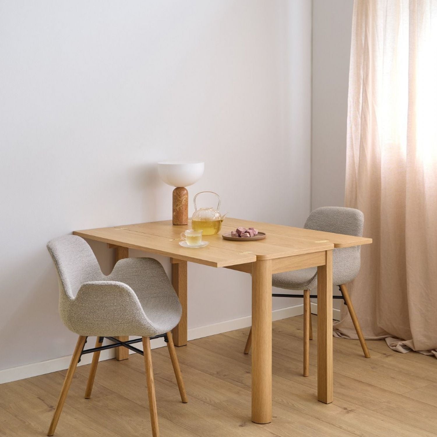 Southampton Extendable Rectangular dining table in Matt Oak 4590cm