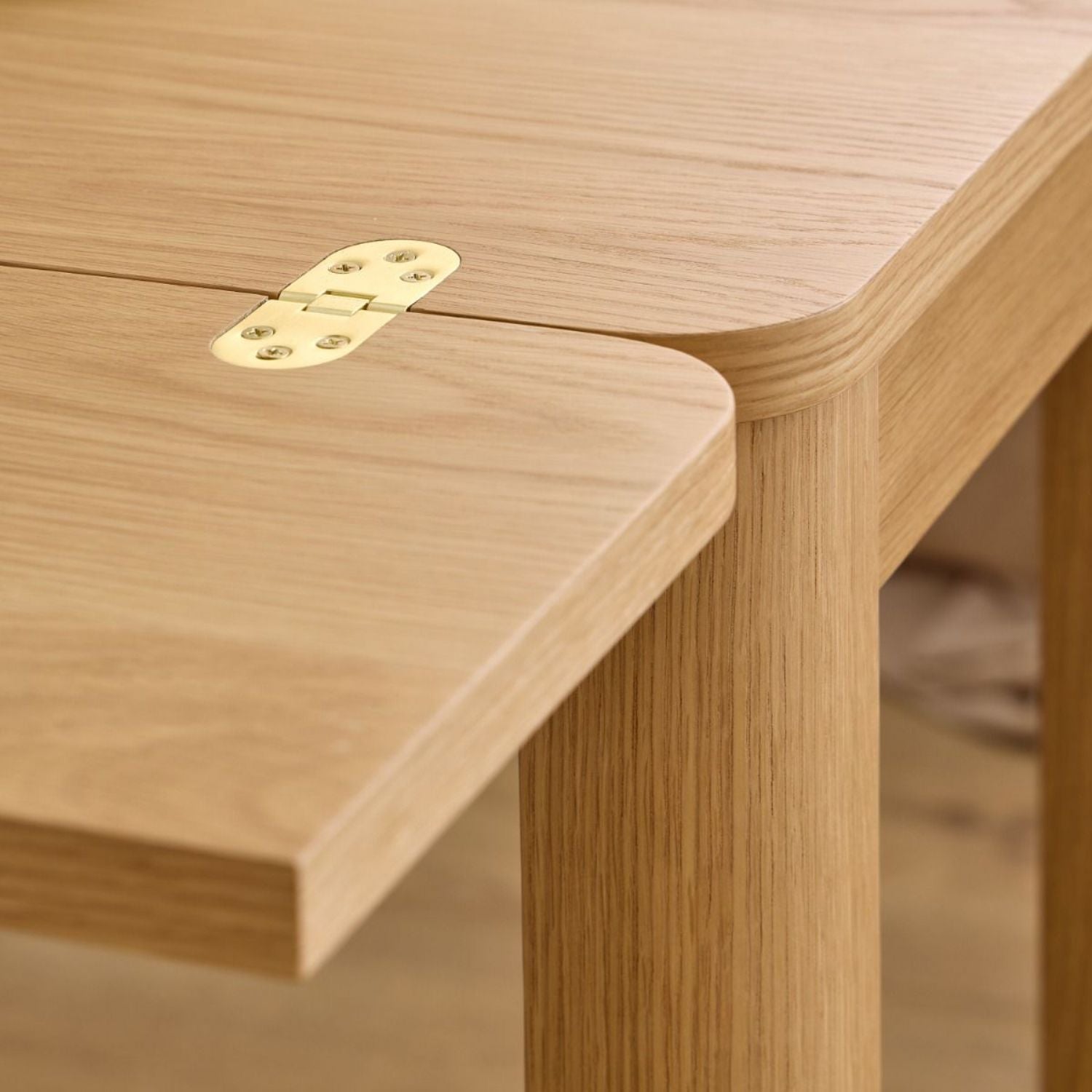 Southampton Extendable Rectangular dining table in Matt Oak 4590cm